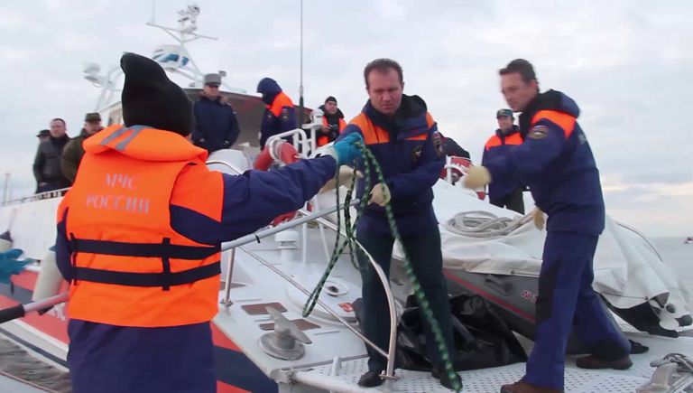 Поисковые работы в акватории Черного моря в районе крушения самолета ТУ-154 Поисковые работы в акватории Черного моря в районе крушения самолета ТУ-154