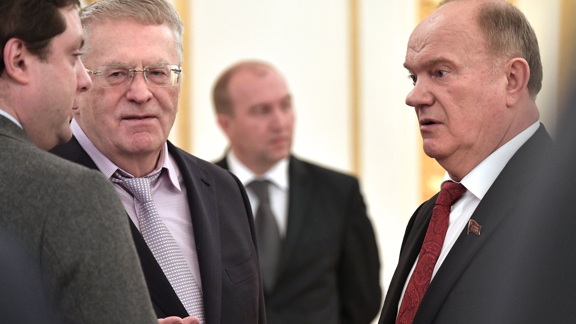 Геннадий Зюганов и Владимир Жириновский в Кремле перед началом заседания Государственного совета об экологическом развитии РФ. 27 декабря 2016 Геннадий Зюганов и Владимир Жириновский в Кремле перед началом заседания Государственного совета об экологическом развитии РФ. 27 декабря 2016 - РИА Новости, 1920, 14.02.2022