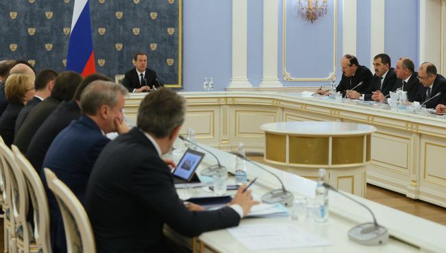 Дмитрий Медведев проводит заседание правительственной комиссии по вопросам социально-экономического развития Северо-Кавказского федерального округа. 27 декабря 2016 Дмитрий Медведев проводит заседание правительственной комиссии по вопросам социально-экономического развития Северо-Кавказского федерального округа. 27 декабря 2016