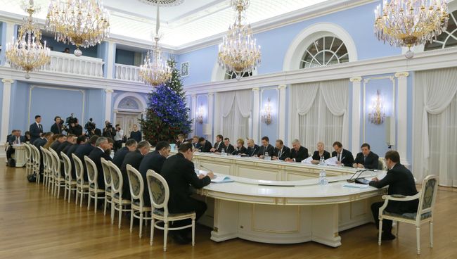 Дмитрий Медведев проводит заседание правительственной комиссии по вопросам социально-экономического развития Северо-Кавказского федерального округа. 27 декабря 2016