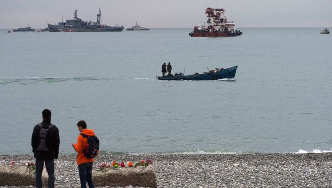 Поисково-спасательные работы у побережья Черного моря, где потерпел крушение самолет Минобороны РФ Ту-154 Поисково-спасательные работы у побережья Черного моря, где потерпел крушение самолет Минобороны РФ Ту-154