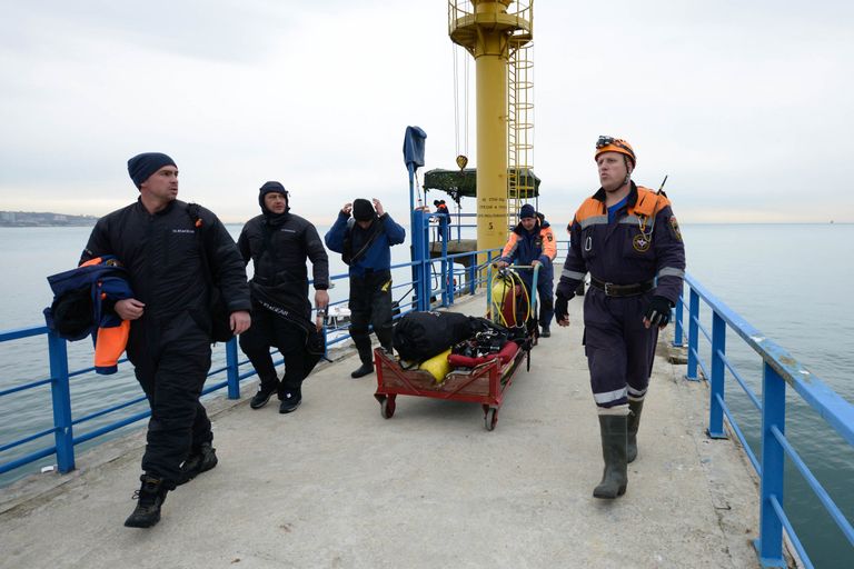 Поисково-спасательная операция на месте крушения самолета Ту-154 в Черном море у берегов Сочи. 28 декабря 2016 Поисково-спасательная операция на месте крушения самолета Ту-154 в Черном море у берегов Сочи. 28 декабря 2016