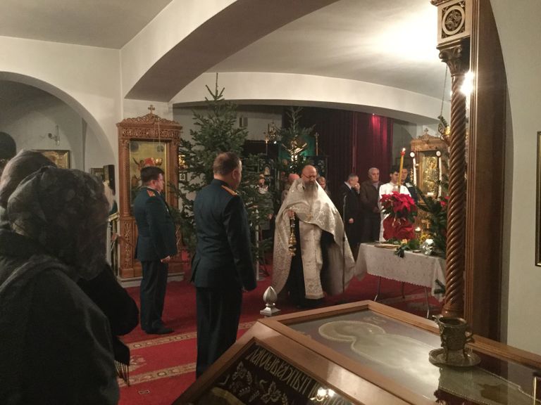 В Афинах прошла панихида по погибшим в авиакатастрофе Ту-154 В Афинах прошла панихида по погибшим в авиакатастрофе Ту-154