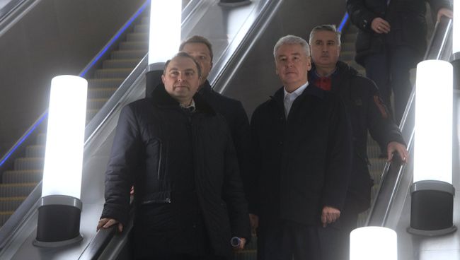 Мэр Москвы Сергей Собянин и Начальник Московского метрополитена Дмитрий Пегов на станции метро Фрунзенская Мэр Москвы Сергей Собянин и Начальник Московского метрополитена Дмитрий Пегов на станции метро Фрунзенская