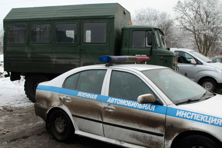 Военная автоинспекция на блок-посту на окраине Горловки Донецкой области, где произойдет обмен военнопленными между ДНР и Украиной Военная автоинспекция на блок-посту на окраине Горловки Донецкой области, где произойдет обмен военнопленными между ДНР и Украиной