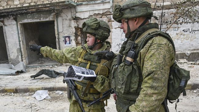 Военные инженеры ВС РФ во время работ по разминированию восточных районов Алеппо. Архивное фото Военные инженеры ВС РФ во время работ по разминированию восточных районов Алеппо. Архивное фото