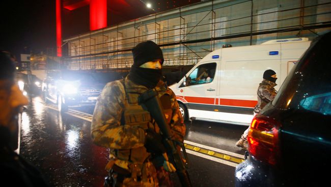 Полиция в Стамбуле после нападения на ночной клуб Полиция в Стамбуле после нападения на ночной клуб