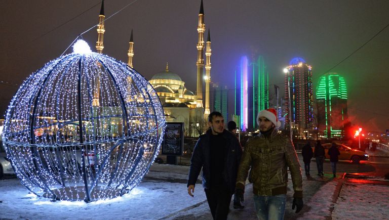 Горожане во время новогодних гуляний в Грозном Горожане во время новогодних гуляний в Грозном