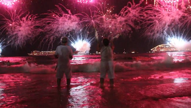 Салюты, новогодние купания и праздничные шоу – как в мире встретили 2017 год 