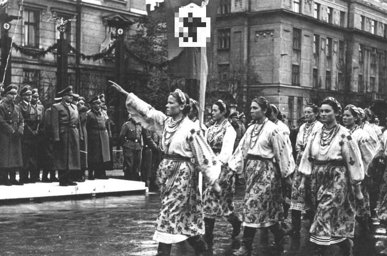 Парад в Станиславе (Ивано-Франковск) в честь визита генерал-губернатора Польши