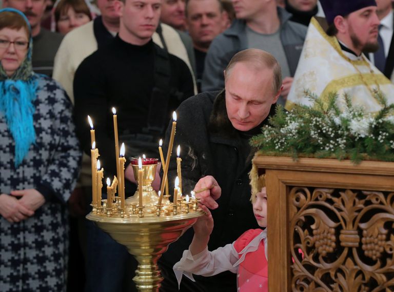 Президент РФ Владимир Путин во время Рождественского богослужения в Свято-Юрьевом монастыре в Новгородской области Президент РФ Владимир Путин во время Рождественского богослужения в Свято-Юрьевом монастыре в Новгородской области