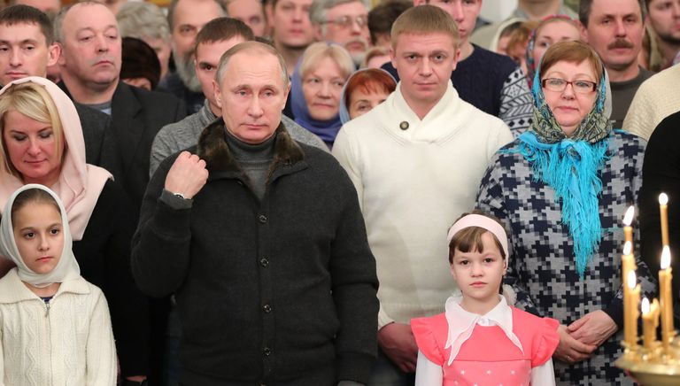 Президент РФ Владимир Путин во время Рождественского богослужения в Свято-Юрьевом монастыре в Новгородской области Президент РФ Владимир Путин во время Рождественского богослужения в Свято-Юрьевом монастыре в Новгородской области