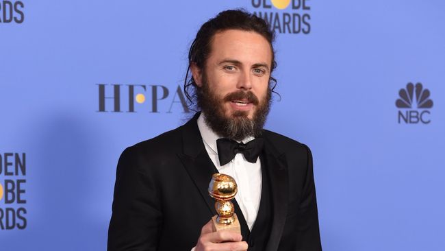 Актер Кейси Аффлек победил в номинации Лучший драматический актер Актер Кейси Аффлек победил в номинации Лучший драматический актер