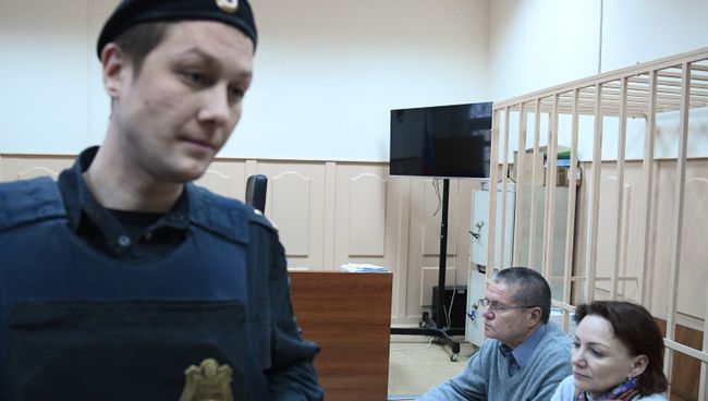 Бывший министр экономического развития РФ Алексей Улюкаев в Басманном суде города Москвы. 10 января 2017 Бывший министр экономического развития РФ Алексей Улюкаев в Басманном суде города Москвы. 10 января 2017