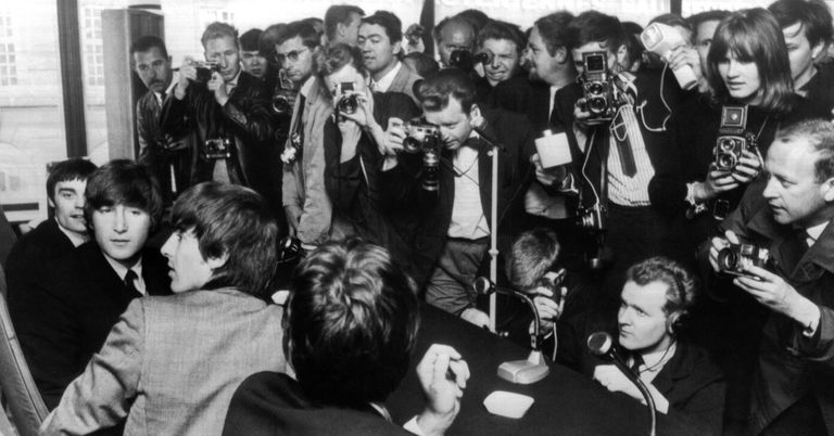 Участники группы The Beatles на пресс-конференции