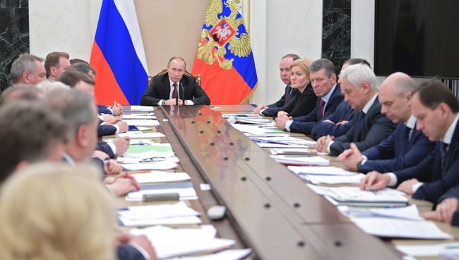 Президент РФ Владимир Путин проводит совещание с членами кабинета министров РФ в Кремле. 11 января 2017 Президент РФ Владимир Путин проводит совещание с членами кабинета министров РФ в Кремле. 11 января 2017