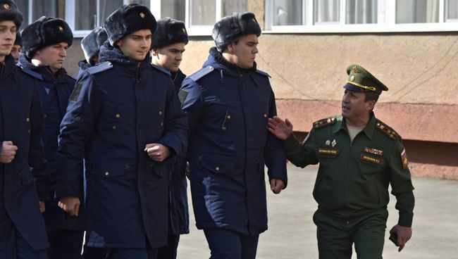 Призывники в сборном пункте Симферополя. Архивное фото Призывники в сборном пункте Симферополя. Архивное фото