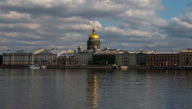Исаакиевский собор в Санкт-Петербурге. Архивное фото Исаакиевский собор в Санкт-Петербурге. Архивное фото