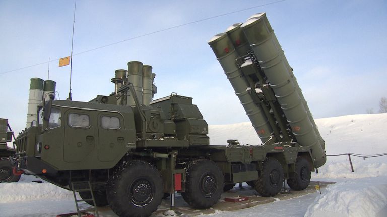Небо под контролем: в Подмосковье развернулись комплексы ЗРС С-400 Триумф Небо под контролем: в Подмосковье развернулись комплексы ЗРС С-400 Триумф