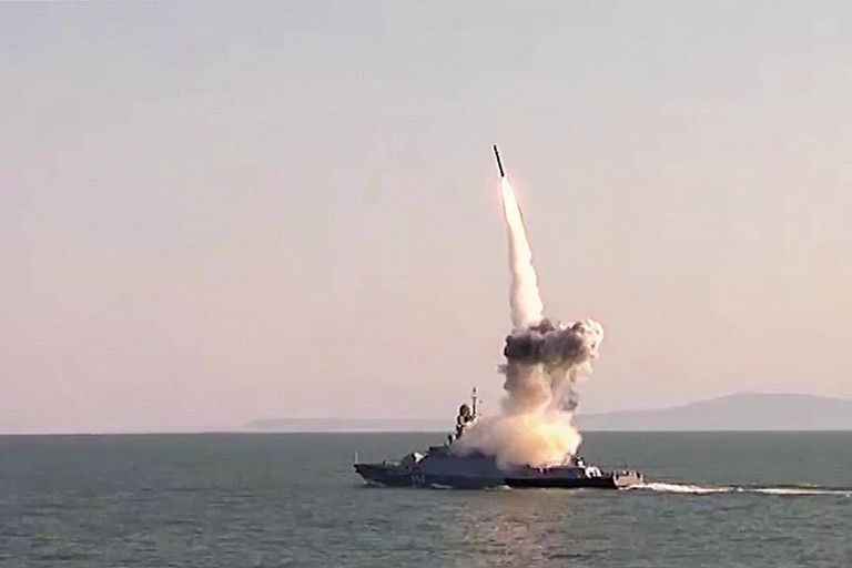 Пуск из комплекса Калибр кораблем Каспийской флотилии в рамках учения Кавказ — 2016 Пуск из комплекса Калибр кораблем Каспийской флотилии в рамках учения Кавказ — 2016