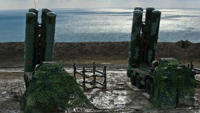 Зенитный ракетный комплекс С-400 Триумф полка противовоздушной обороны в Феодосии Зенитный ракетный комплекс С-400 Триумф полка противовоздушной обороны в Феодосии