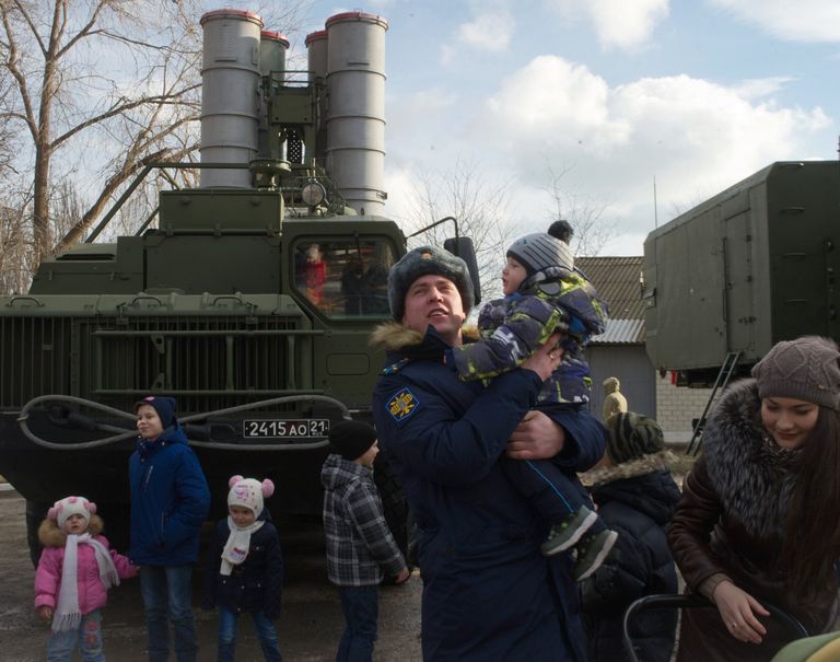 Выставка образцов вооружения на территории воинской части зенитного ракетного полка Южного военного округа Выставка образцов вооружения на территории воинской части зенитного ракетного полка Южного военного округа