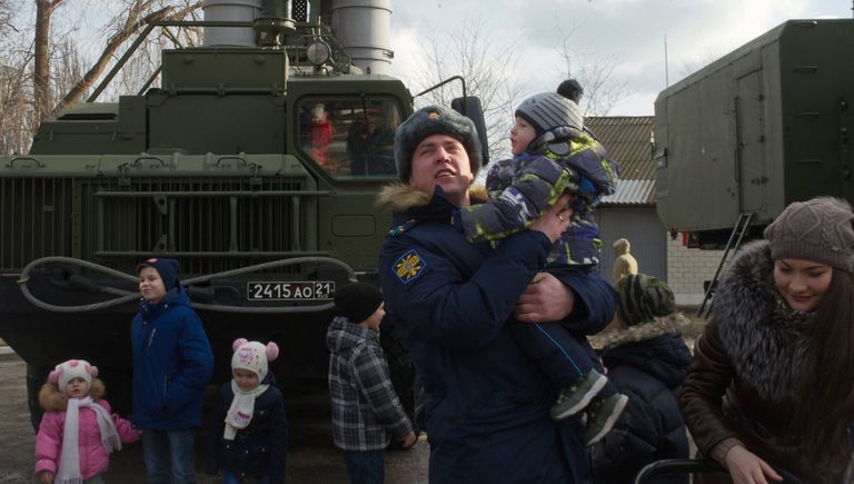 Выставка образцов вооружения на территории воинской части зенитного ракетного полка Южного военного округа Выставка образцов вооружения на территории воинской части зенитного ракетного полка Южного военного округа
