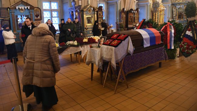 Прощание с погибшими при крушении самолета Ту-154. Архивное фото
