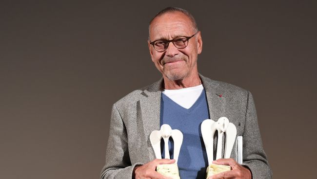 Режиссер Андрей Кончаловский на церемонии вручения премии Гильдии киноведов и кинокритиков Белый слон Режиссер Андрей Кончаловский на церемонии вручения премии Гильдии киноведов и кинокритиков Белый слон
