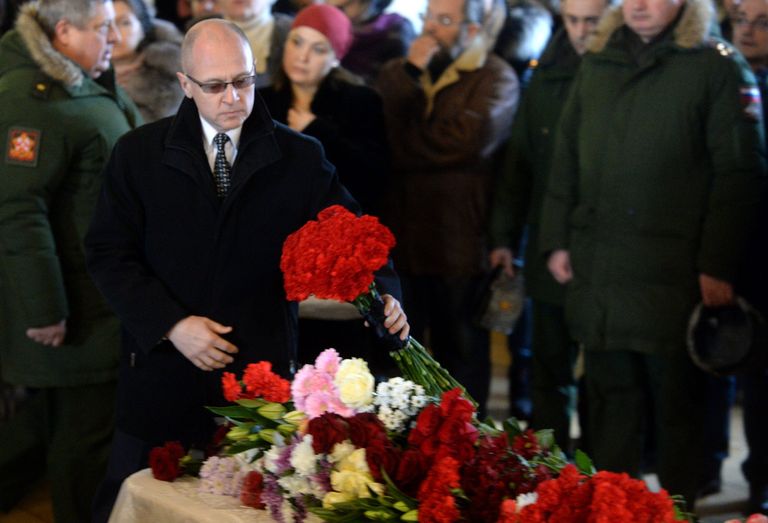 Первый заместитель руководителя администрации президента РФ Сергей Кириенко на церемонии прощания с директором Международной общественной организации Справедливая помощь Елизаветой Глинкой Первый заместитель руководителя администрации президента РФ Сергей Кириенко на церемонии прощания с директором Международной общественной организации Справедливая помощь Елизаветой Глинкой
