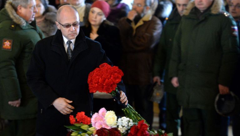 Первый заместитель руководителя администрации президента РФ Сергей Кириенко на церемонии прощания с директором Международной общественной организации Справедливая помощь Елизаветой Глинкой Первый заместитель руководителя администрации президента РФ Сергей Кириенко на церемонии прощания с директором Международной общественной организации Справедливая помощь Елизаветой Глинкой