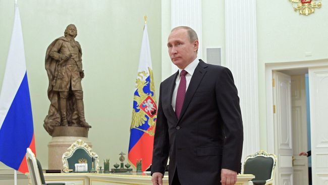 Президент РФ Владимир Путин перед началом встречи в Кремле с президентом Молдовы Игорем Додоном. 17 января 2016 Президент РФ Владимир Путин перед началом встречи в Кремле с президентом Молдовы Игорем Додоном. 17 января 2016