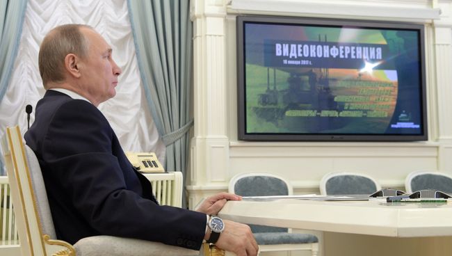 Президент РФ Владимир Путин во время церемонии запуска в режиме видеоконференции газопровода Бованенково – Ухта-2 и нефтепроводов: Заполярье – Пурпе и Куюмба – Тайшет. 18 января 2017 Президент РФ Владимир Путин во время церемонии запуска в режиме видеоконференции газопровода Бованенково – Ухта-2 и нефтепроводов: Заполярье – Пурпе и Куюмба – Тайшет. 18 января 2017