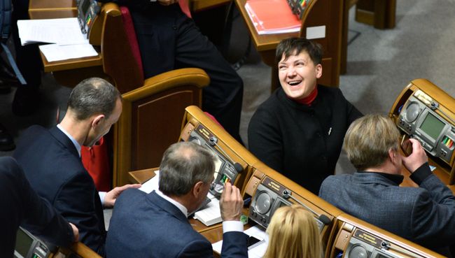 Депутат Верховной рады Надежда Савченко на заседании Верховной рады Украины в Киеве. Архивное фото Депутат Верховной рады Надежда Савченко на заседании Верховной рады Украины в Киеве. Архивное фото