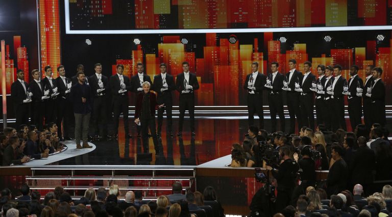 Эллен ДеДженерес на церемонии вручения премии People's Choice Awards 2017 в Лос-Анджелесе, штат Калифорния, США Эллен ДеДженерес на церемонии вручения премии People's Choice Awards 2017 в Лос-Анджелесе, штат Калифорния, США