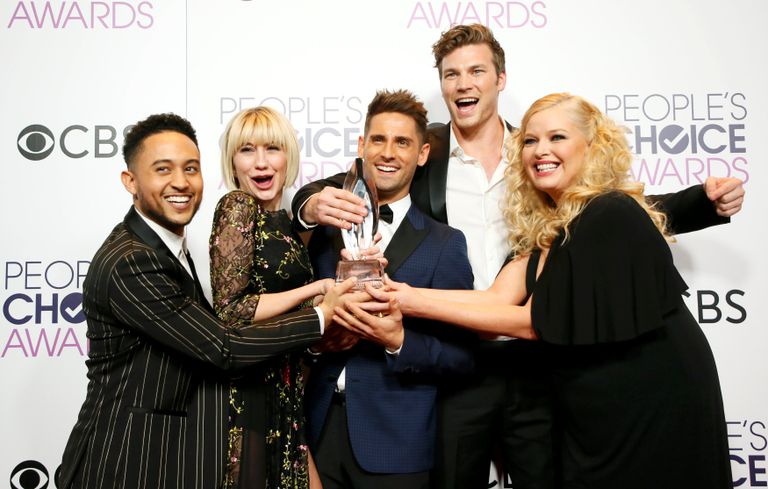 Актеры американского сериала Папочка на церемонии вручения премии People's Choice Awards 2017 в Лос-Анджелесе, штат Калифорния, США Актеры американского сериала Папочка на церемонии вручения премии People's Choice Awards 2017 в Лос-Анджелесе, штат Калифорния, США