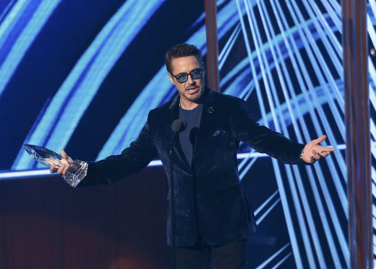 Роберт Дауни младший на церемонии вручения премии People's Choice Awards 2017 в Лос-Анджелесе, штат Калифорния, США Роберт Дауни младший на церемонии вручения премии People's Choice Awards 2017 в Лос-Анджелесе, штат Калифорния, США