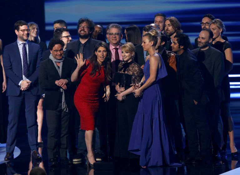 Актеры телесериала Теория Большого взрыва на церемонии вручения премии People's Choice Awards 2017 в Лос-Анджелесе, штат Калифорния, США Актеры телесериала Теория Большого взрыва на церемонии вручения премии People's Choice Awards 2017 в Лос-Анджелесе, штат Калифорния, США