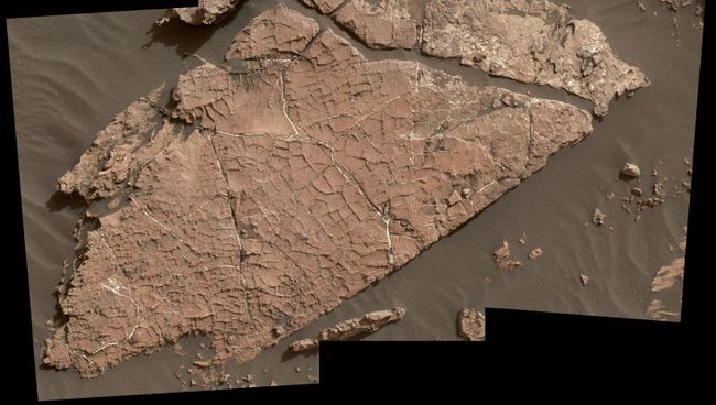 Потрескавшаяся глина, найденная марсоходом Curiosity Потрескавшаяся глина, найденная марсоходом Curiosity
