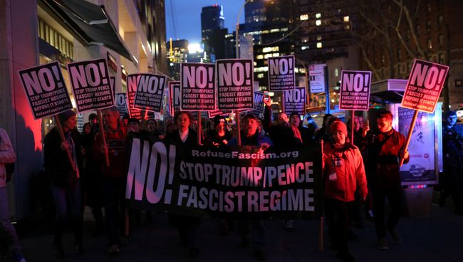 Акции протеста в Нью-Йорке перед инаугурацией Трампа Акции протеста в Нью-Йорке перед инаугурацией Трампа