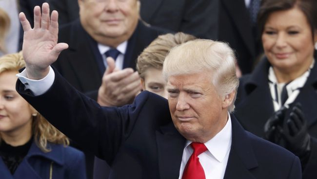 Избранный президент США Дональд Трамп во время церемонии инаугурации. 20 января 2017 Избранный президент США Дональд Трамп во время церемонии инаугурации. 20 января 2017
