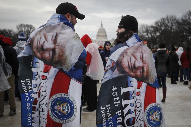 Зрители во время инаугурации Дональда Трампа. 20 января 2017 года Зрители во время инаугурации Дональда Трампа. 20 января 2017 года