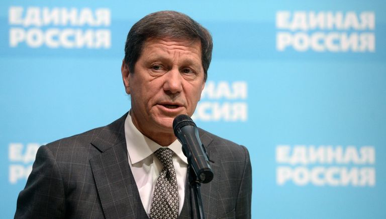 Первый заместитель председателя Госдумы РФ Александр Жуков отвечает на вопросы журналистов перед началом XVI съезда партии Единая Россия в Москве