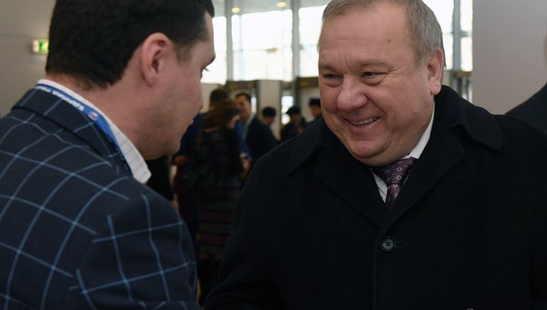 Председатель комитета Государственной Думы РФ по обороне Владимир Шаманов перед началом XVI съезда партии Единая Россия в Москве