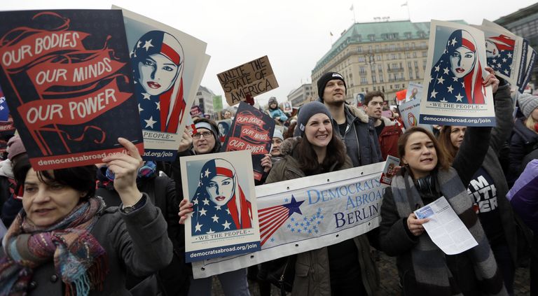 Женские протесты против Трампа в Берлине Женские протесты против Трампа в Берлине