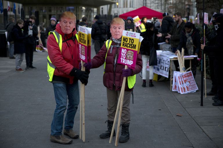 Участники акции протеста в Лондоне против избрания Дональда Трампа президентом США