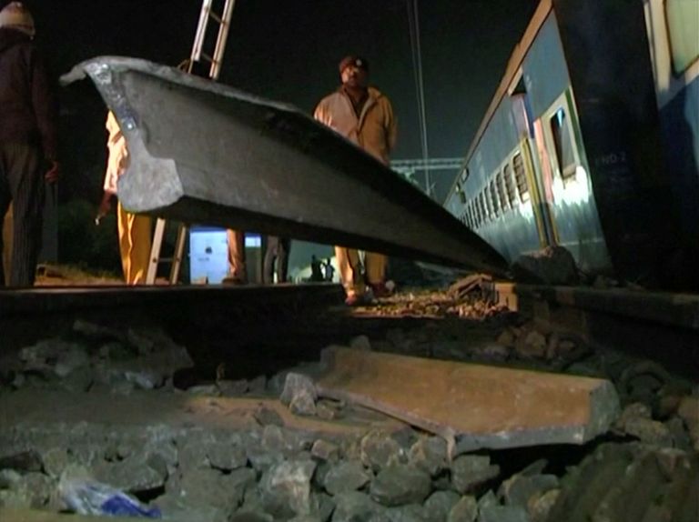 Последствия железнодорожной катастрофы в Индии на границе штатов Орисса и Андхра-Прадеш, 22 января 2017 Последствия железнодорожной катастрофы в Индии на границе штатов Орисса и Андхра-Прадеш, 22 января 2017