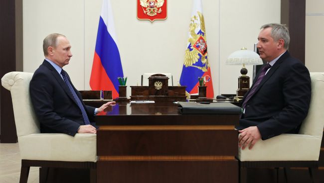 Президент РФ Владимир Путин и заместитель председателя правительства РФ Дмитрий Рогозин во время встречи в резиденции Ново-Огарево. 23 января 2017 Президент РФ Владимир Путин и заместитель председателя правительства РФ Дмитрий Рогозин во время встречи в резиденции Ново-Огарево. 23 января 2017