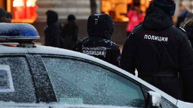 Сотрудники полиции на улице Москвы. Архивное фото Сотрудники полиции на улице Москвы. Архивное фото
