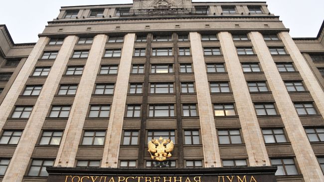 Здание Государственной Думы РФ на улице Охотный ряд в Москве